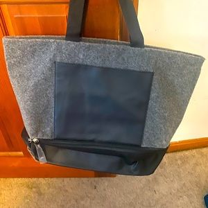 DSW felt travel tote bag